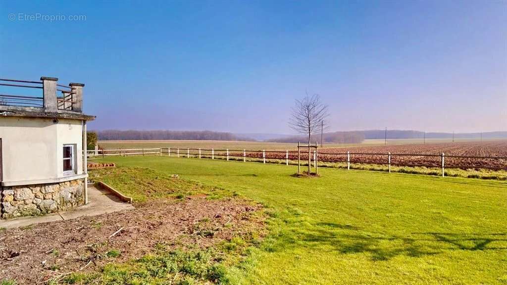 Maison à DAMPIERRE-EN-YVELINES