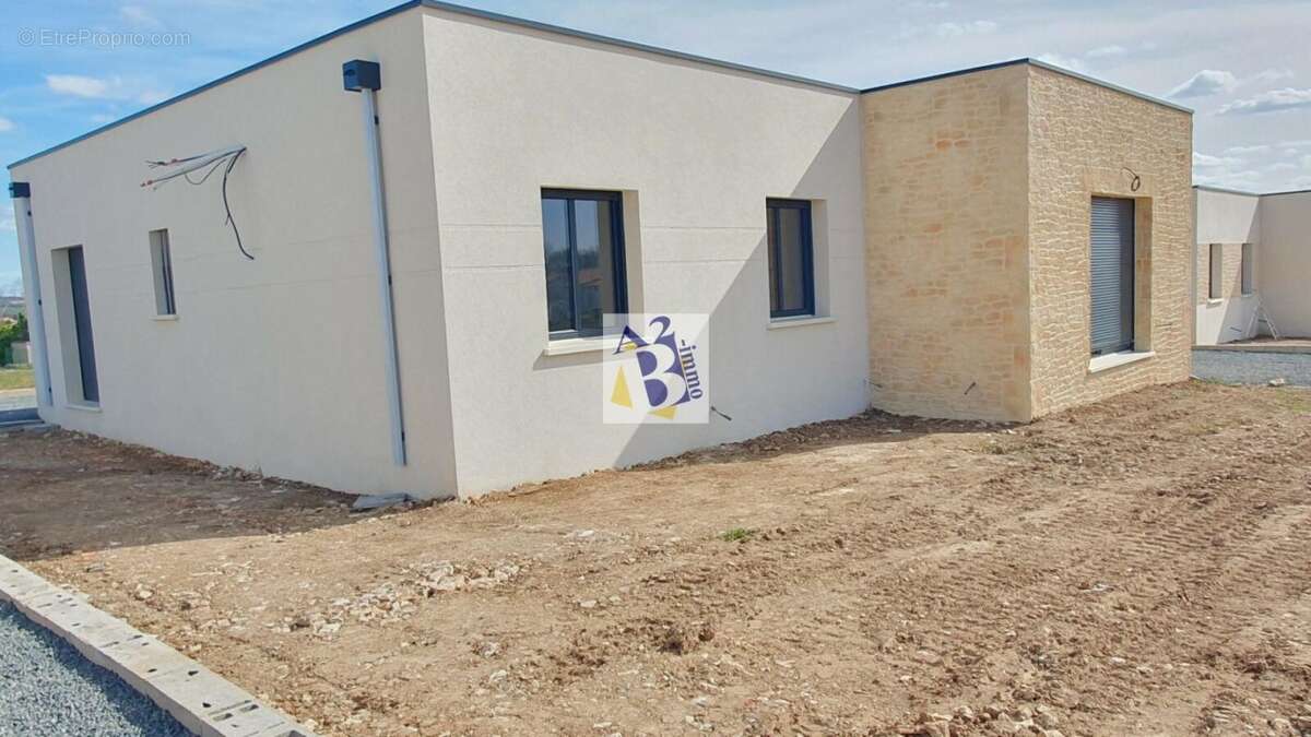 Maison à RUELLE-SUR-TOUVRE