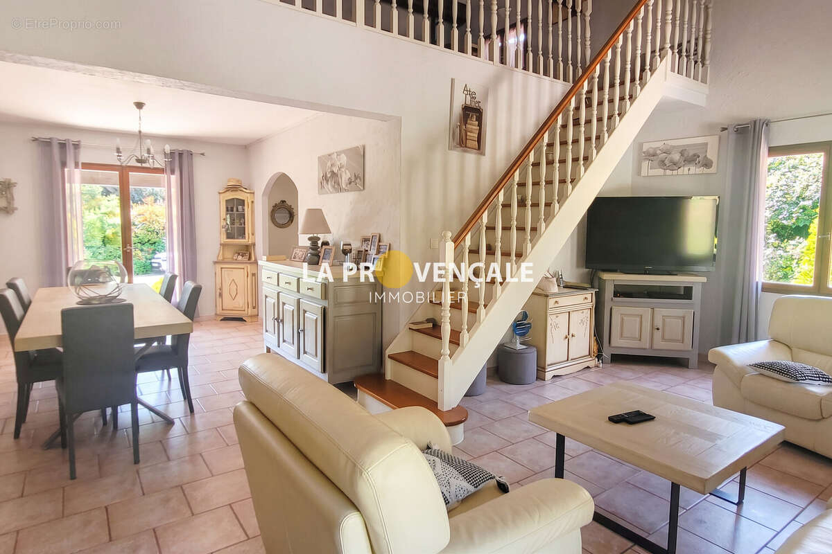 Maison 150 m² à Greasque  - photo 6