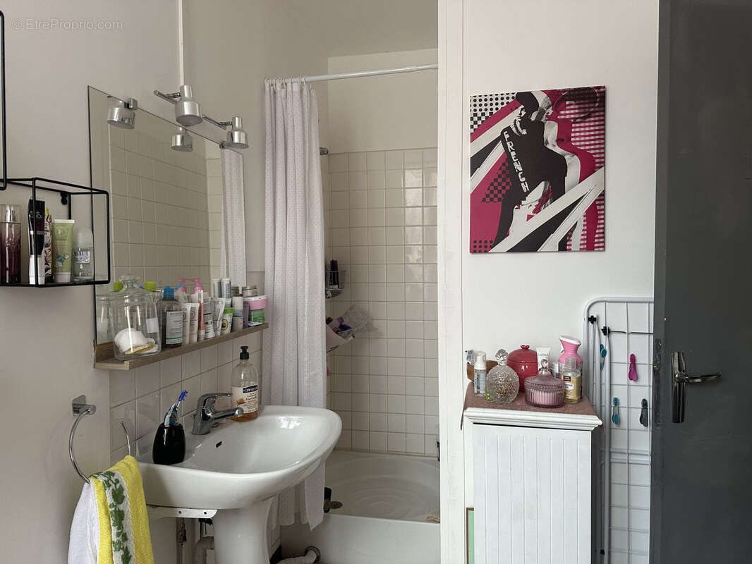 Appartement à AINAY-LE-CHATEAU