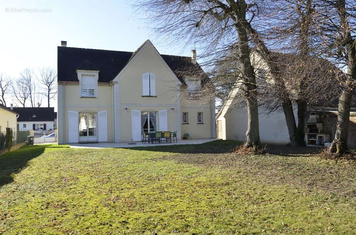 Maison à SAINTE-GENEVIEVE-DES-BOIS
