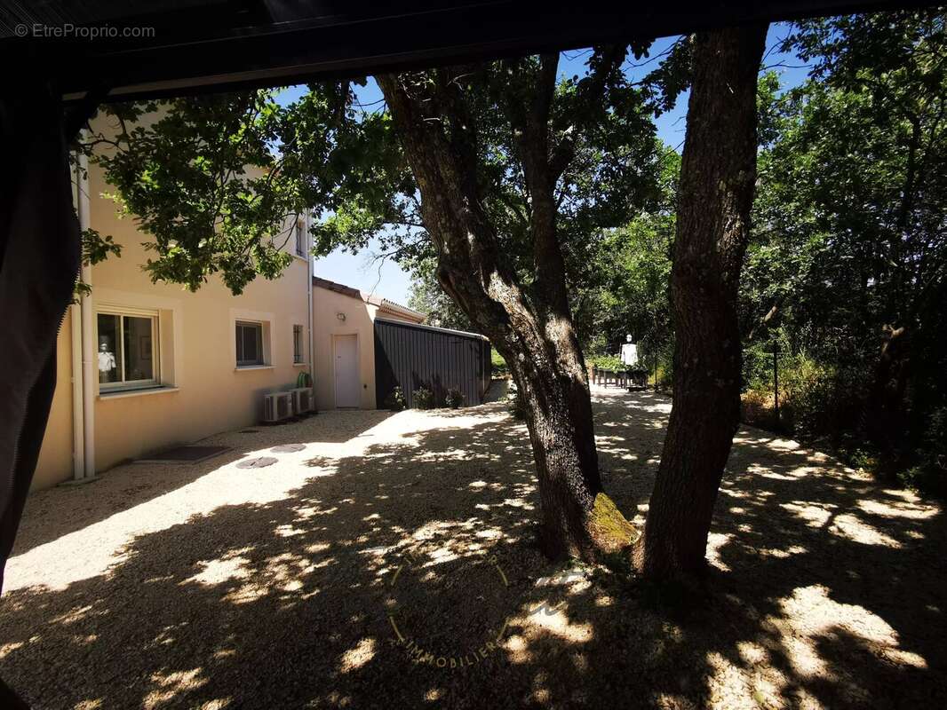 Maison à ALBA-LA-ROMAINE