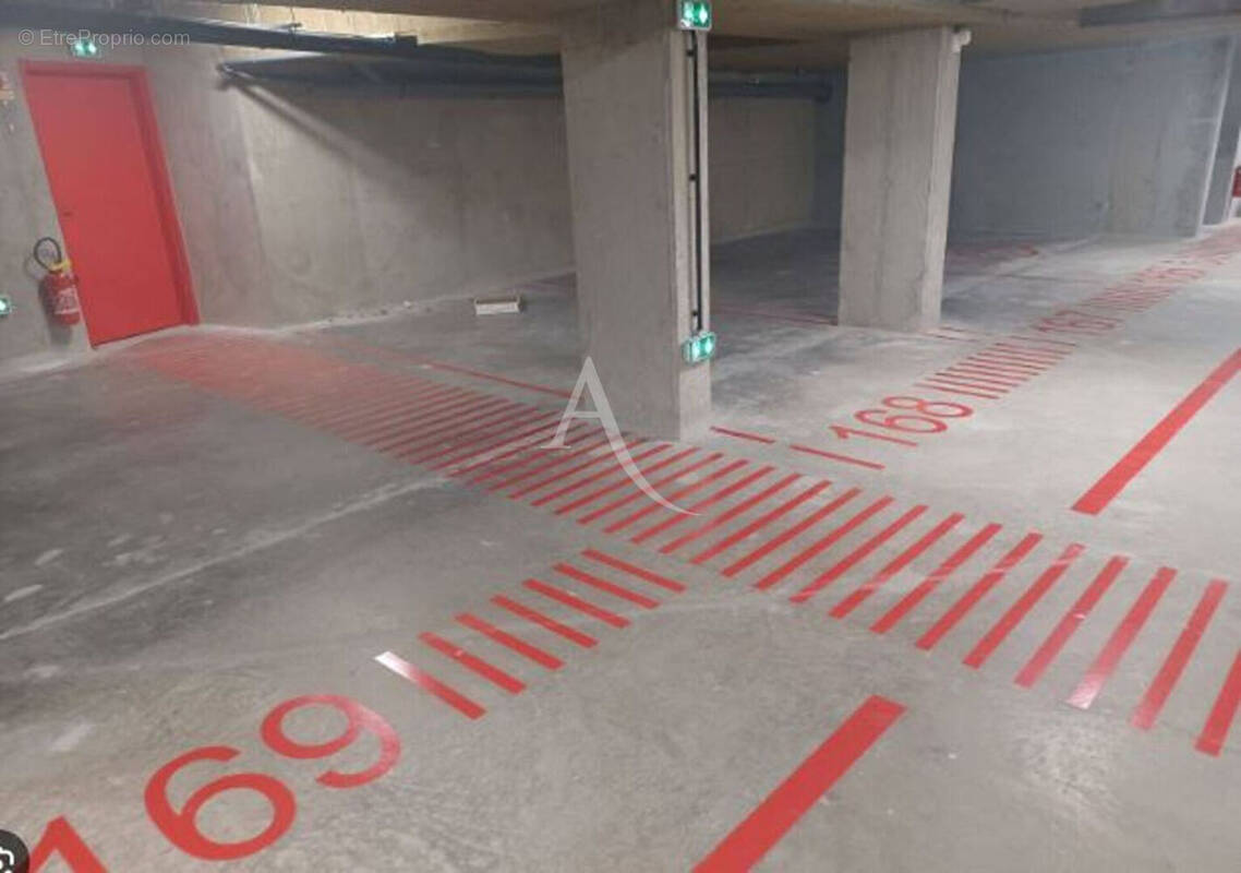 Parking à NOISY-LE-GRAND