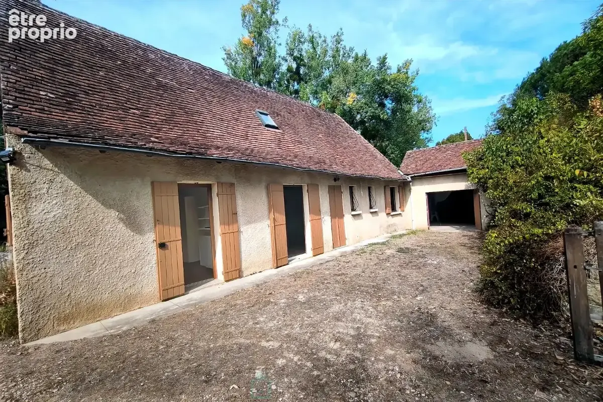 Ferme avec 2 ha et eau naturelle, a 2 km du centre ville - photo 1