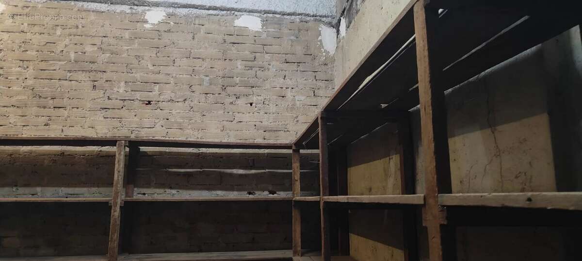 Commerce à PARIS-8E