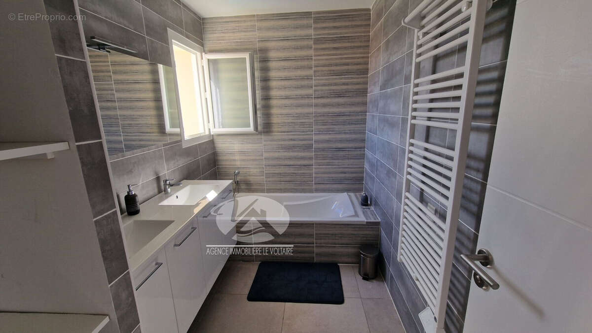 Maison à NISSAN-LEZ-ENSERUNE