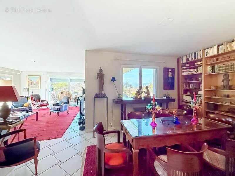 Maison à VETRAZ-MONTHOUX