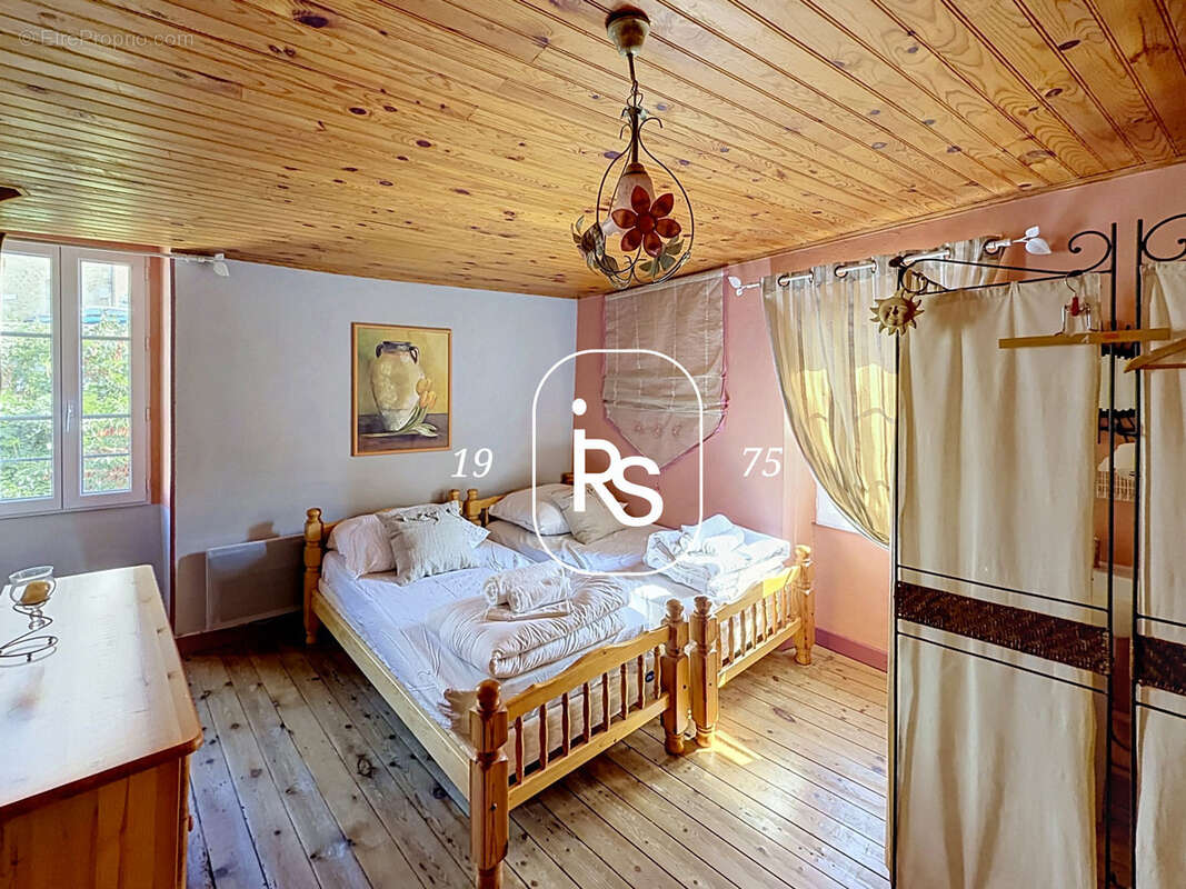 Au coeur d'un village historique, une maison de village en pierre de 73 m2 habitables avec un balcon - photo 12