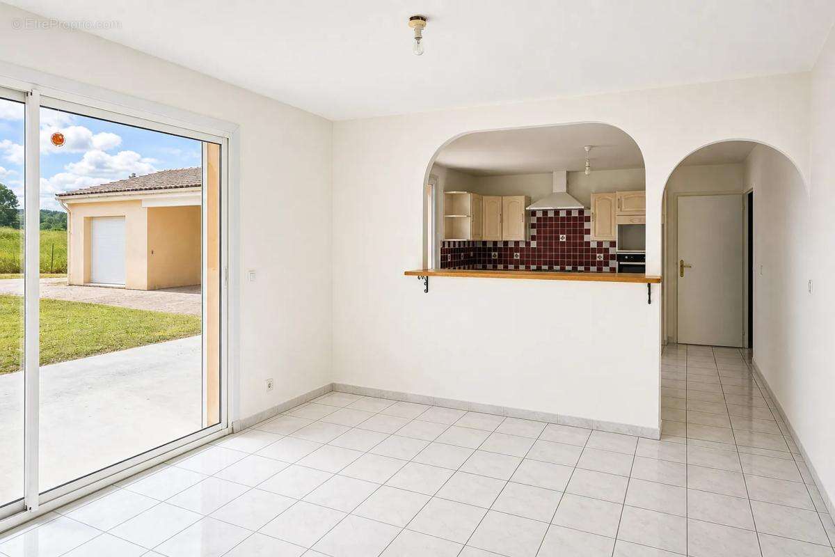 Urgent!! maison de 15 pièces, 344 m²,  partie louée à Peyrière - photo 5