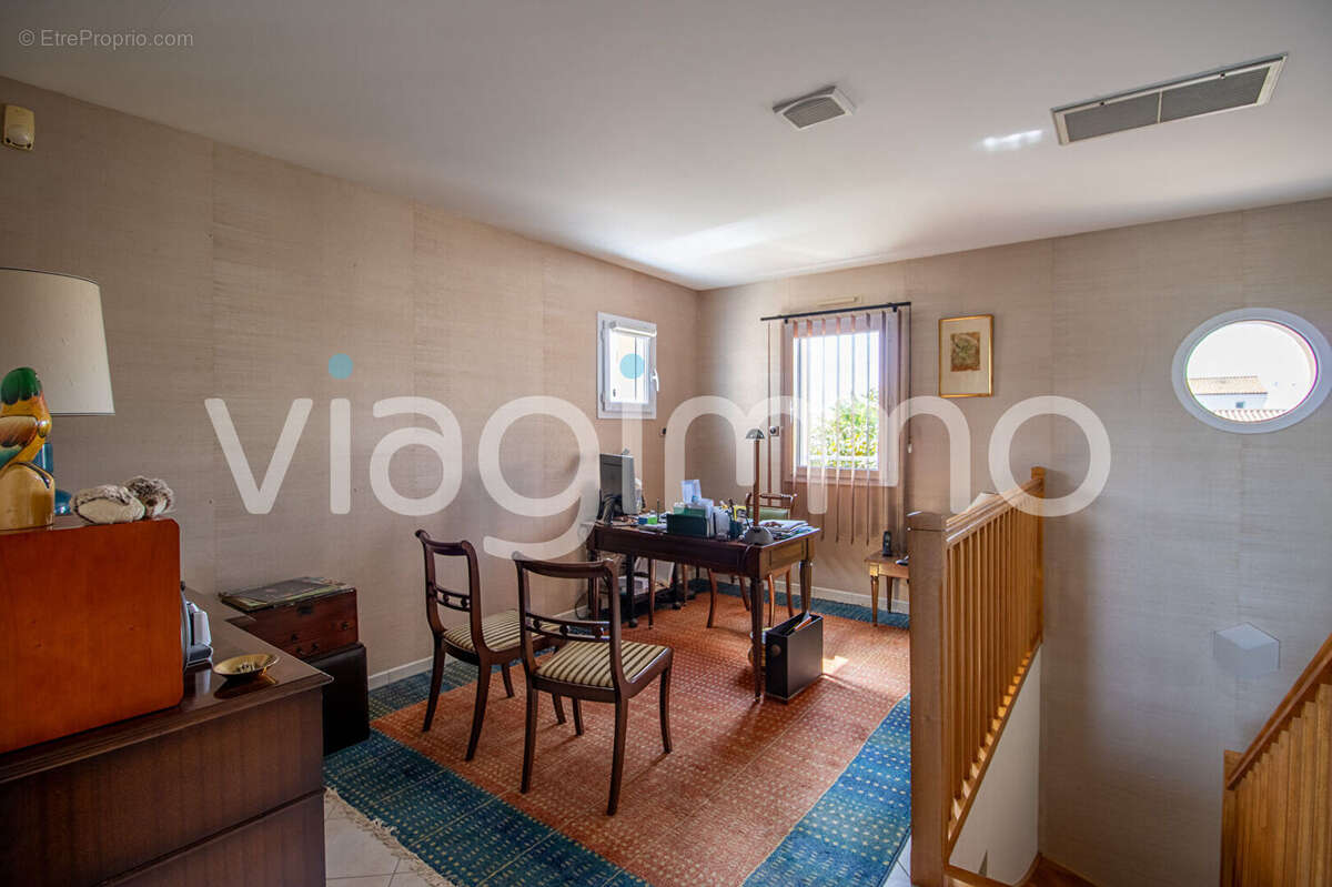 Faite pour les épicuriens : Maison Saint Gilles Croix De Vie 9 pièce(s) 200 m2 - photo 7