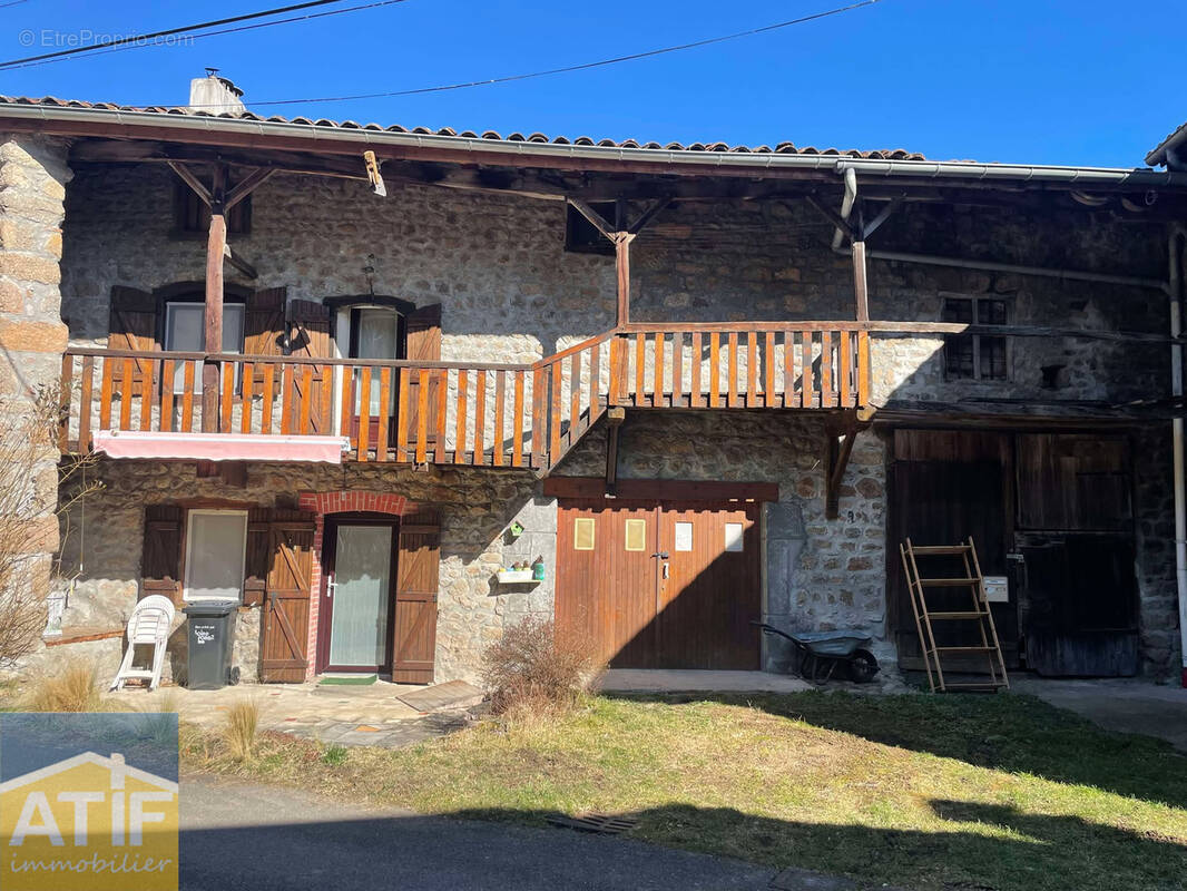 Maison à SAINT-JULIEN-LA-VETRE