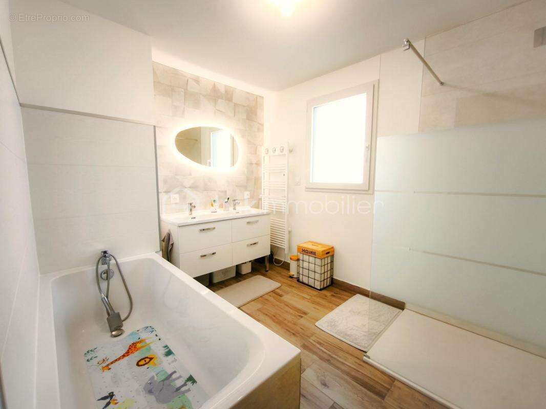 EN EXCLUSIVITÉ - Maison 6 pièces de 125 m² - Saint-Jean-sur-Mayenne 53240 - photo 5