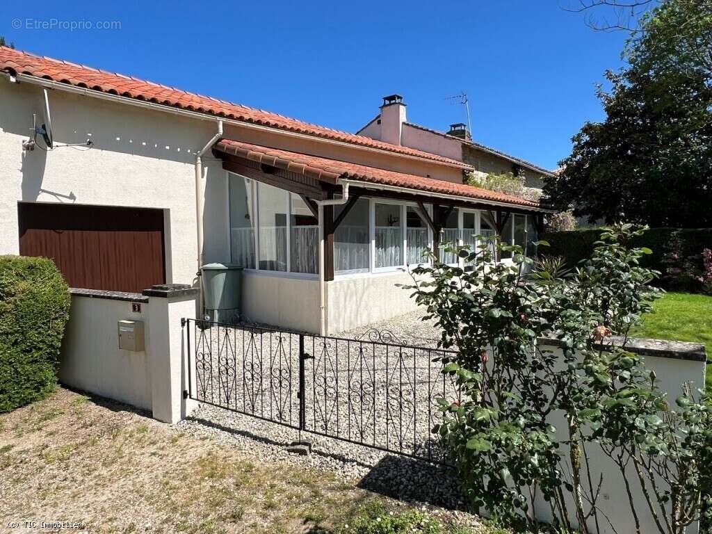 Maison à CHEF-BOUTONNE