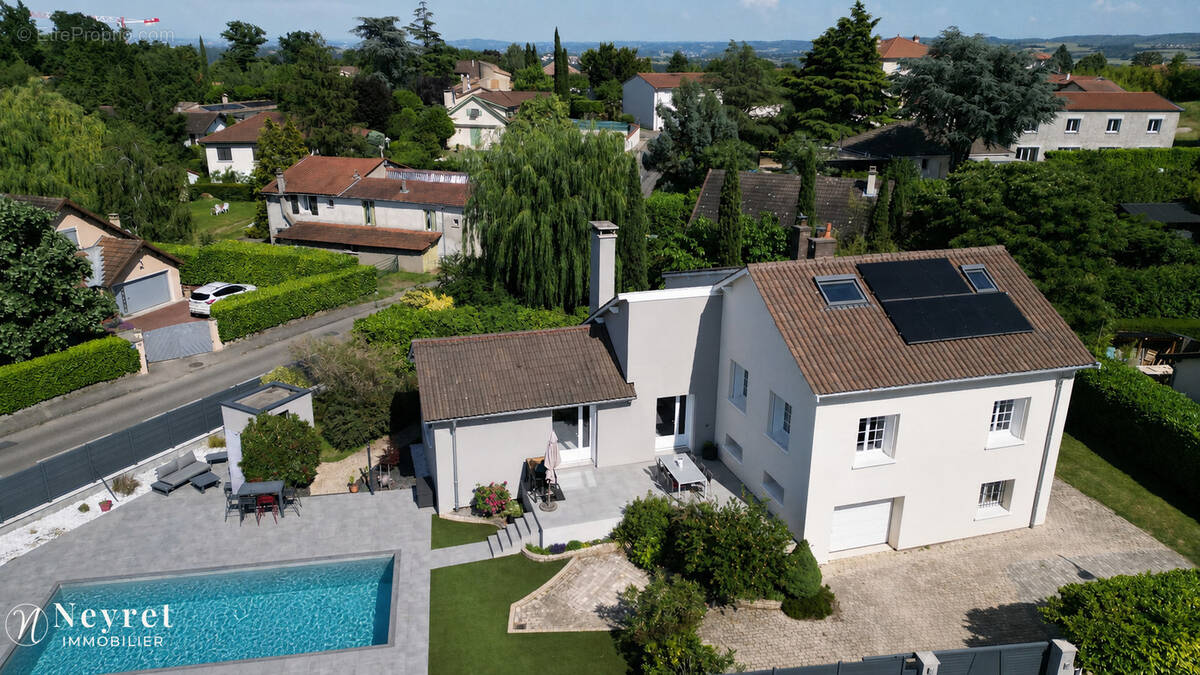 Maison à CHARLY