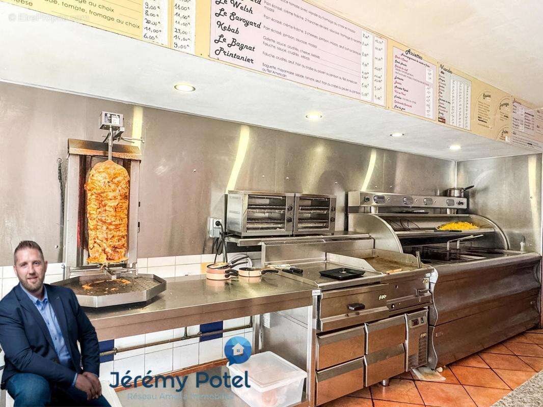 Opportunité rare ! Friterie clé en main avec logement en plein cœur d'Avesnes-les-Aubert - photo 2