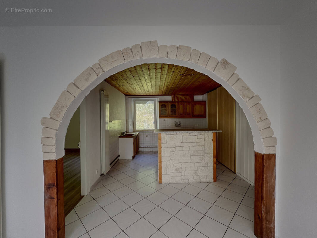 Appartement à PONT-DE-ROIDE