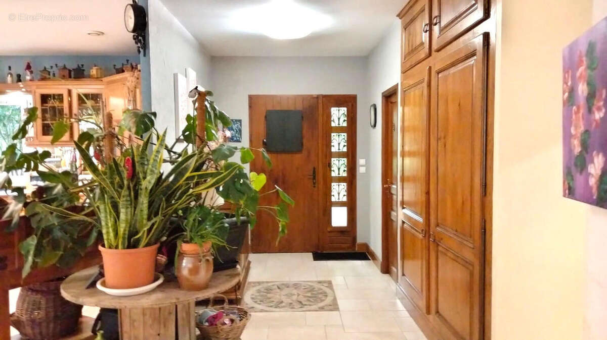 ENTREE - Maison à MAINE-DE-BOIXE