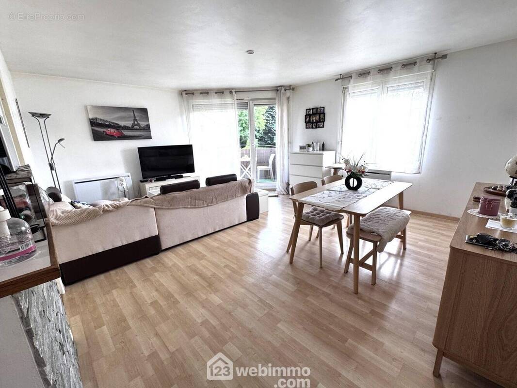 ... autre vue du séjour... - Appartement à LISSES