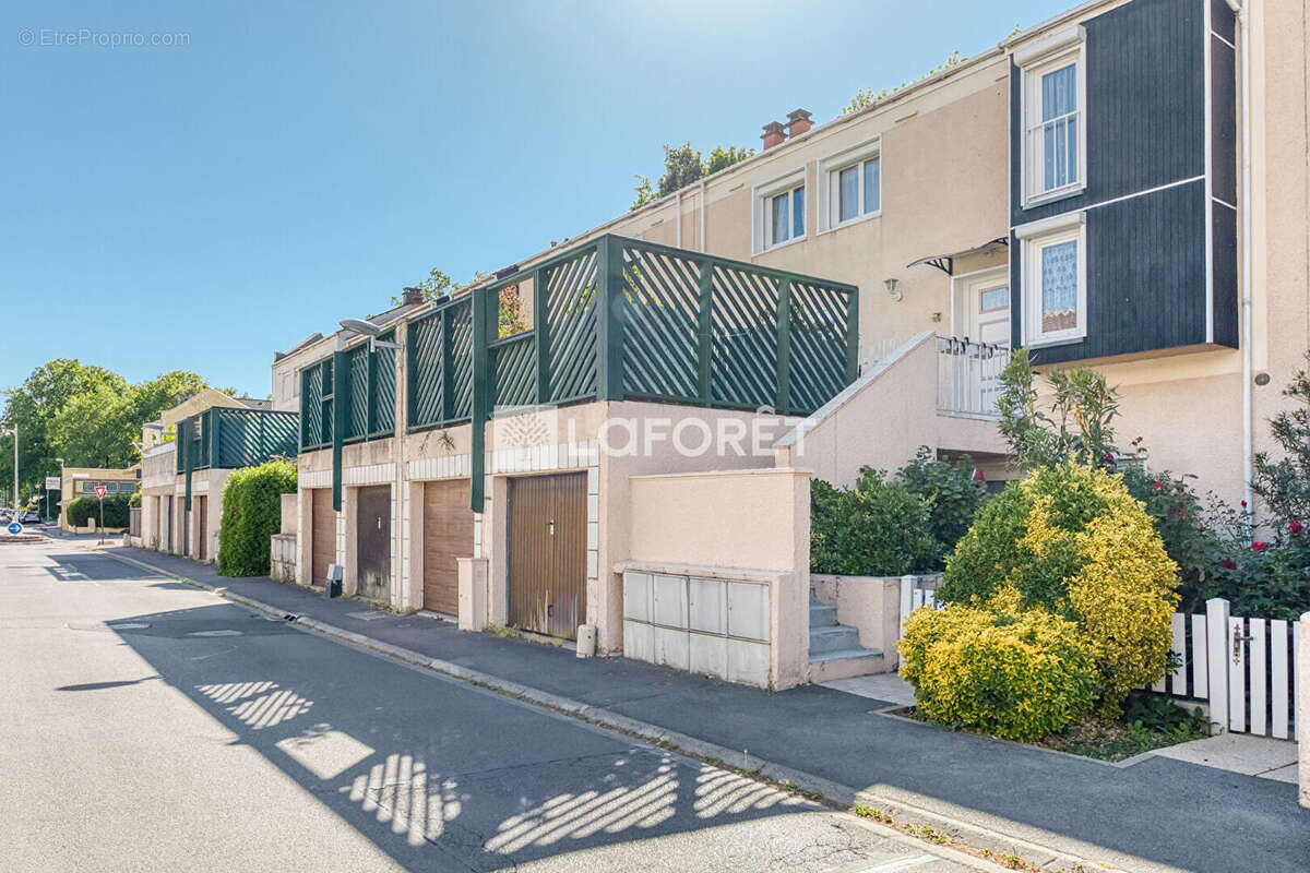 Appartement à EMERAINVILLE