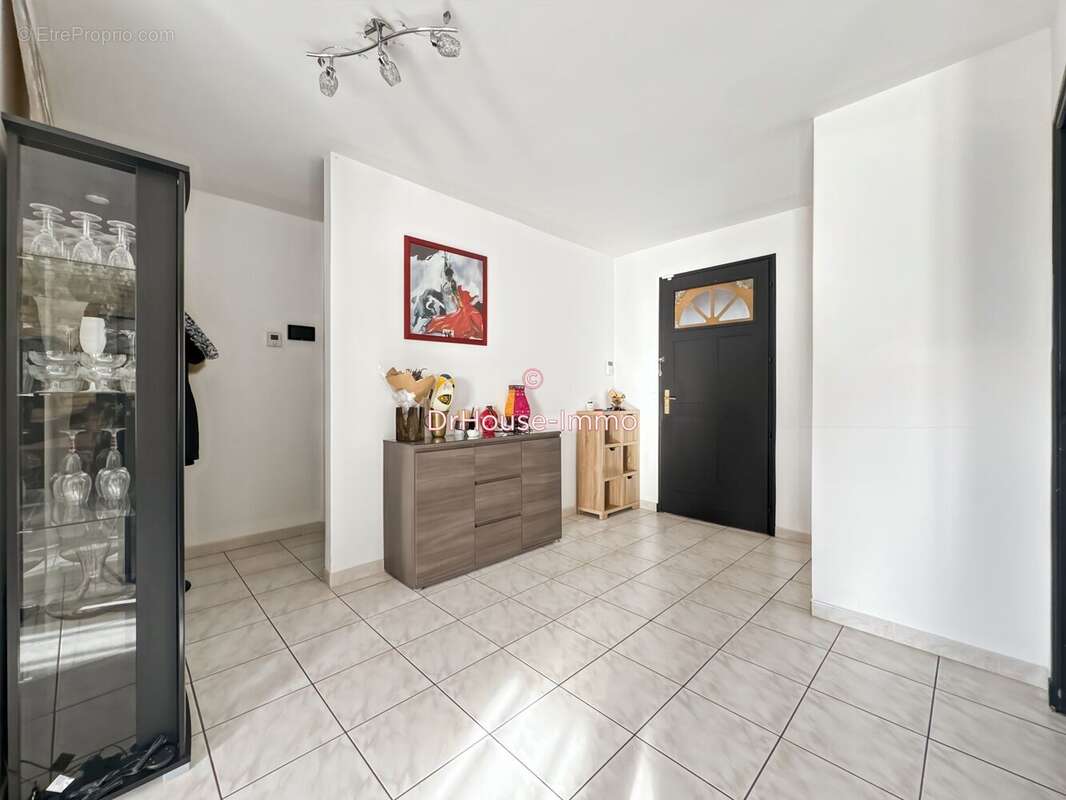 Maison à SAINT-HILAIRE-DE-BRETHMAS