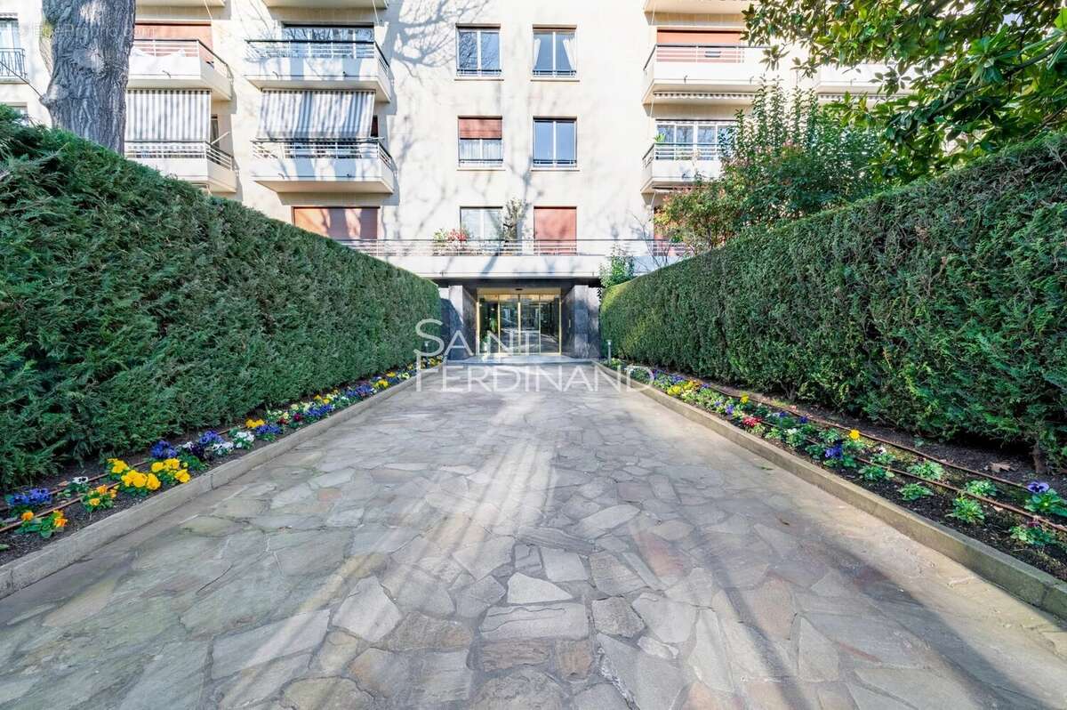 Appartement à NEUILLY-SUR-SEINE