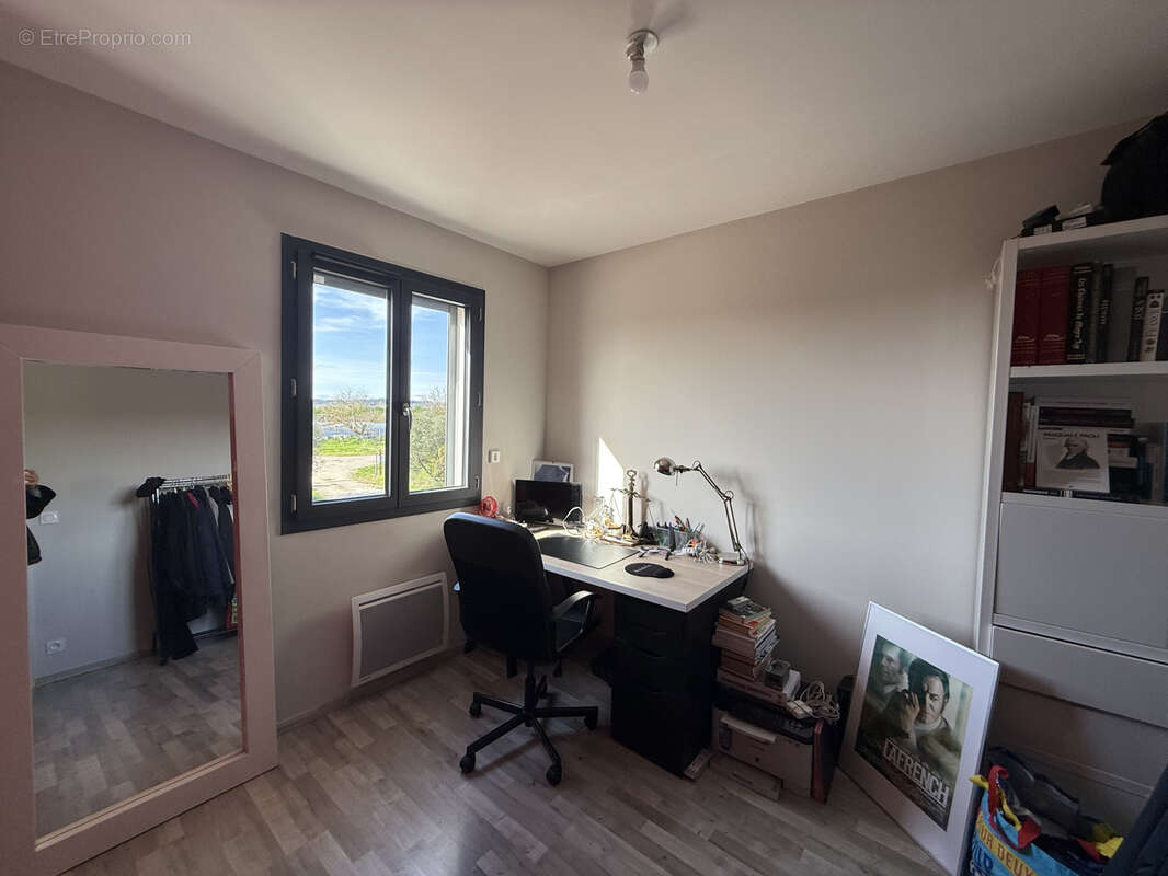 Maison à SAINT-CHAPTES