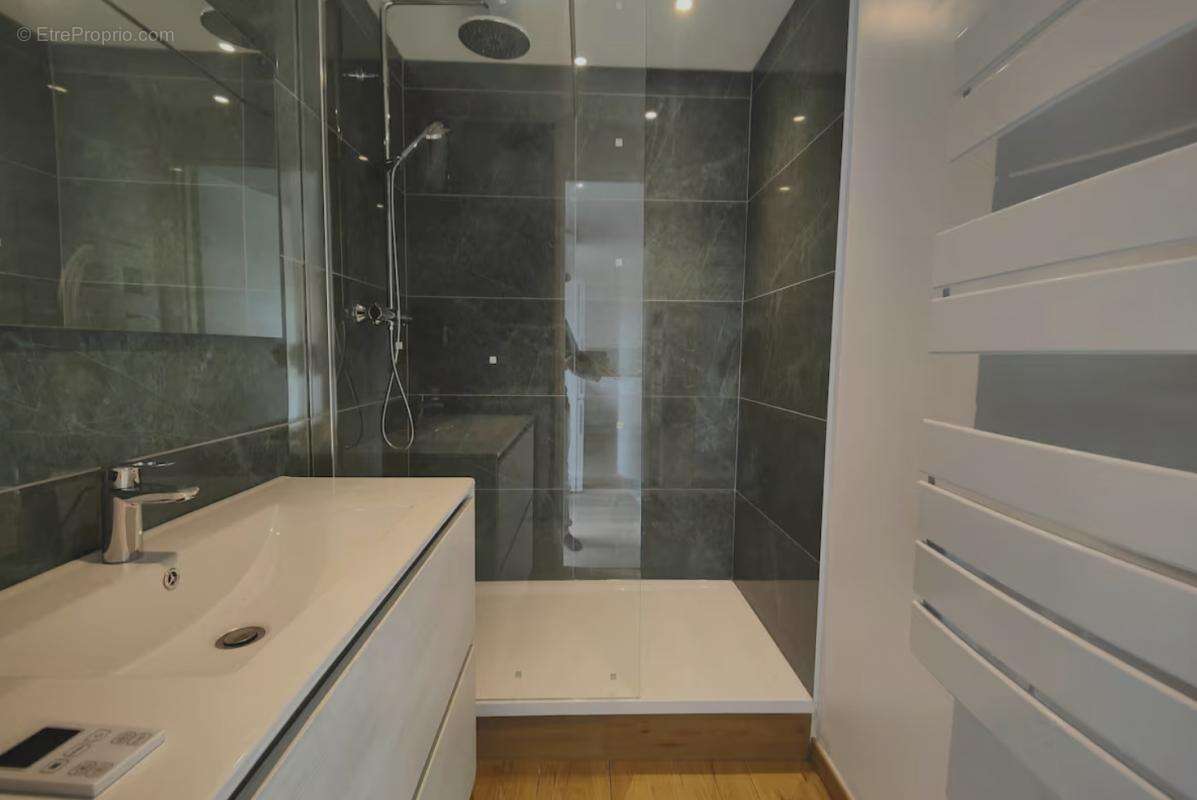 Appartement à PARIS-20E