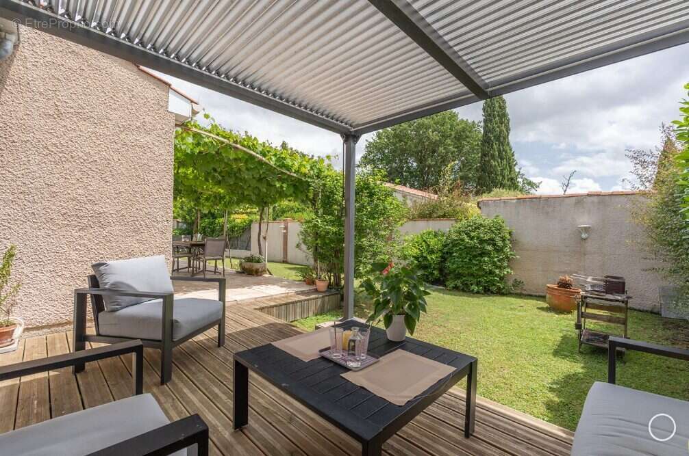 Maison à LA SALVETAT-SAINT-GILLES