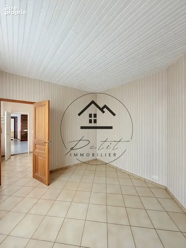 Montataire   maison individuelle avec terrasse et nombreuses dépendances - photo 10