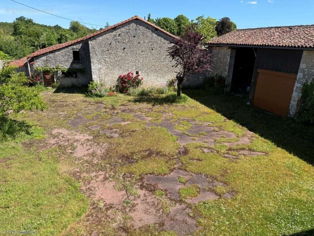 Maison à RUFFEC