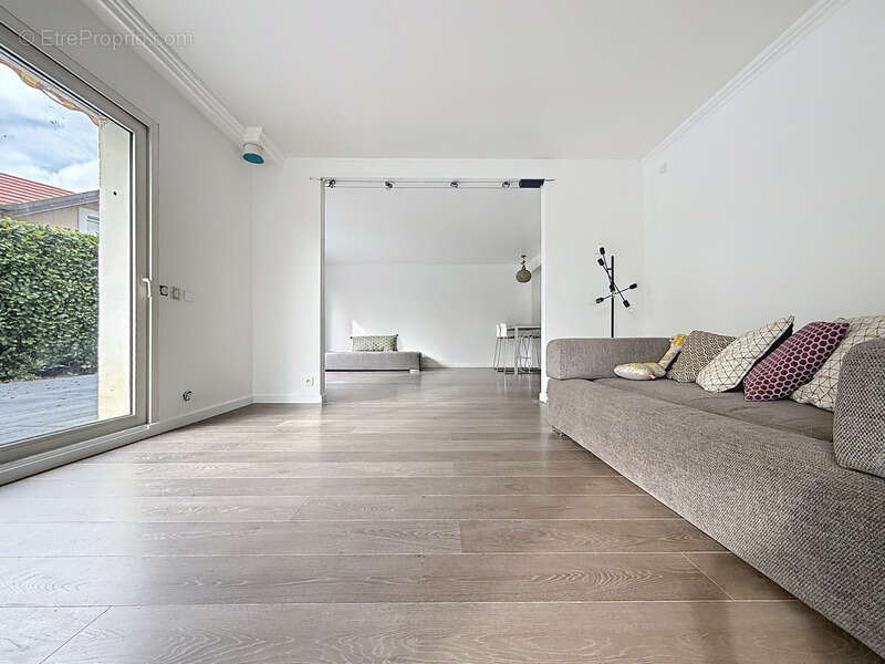 Maison à PREVESSIN-MOENS