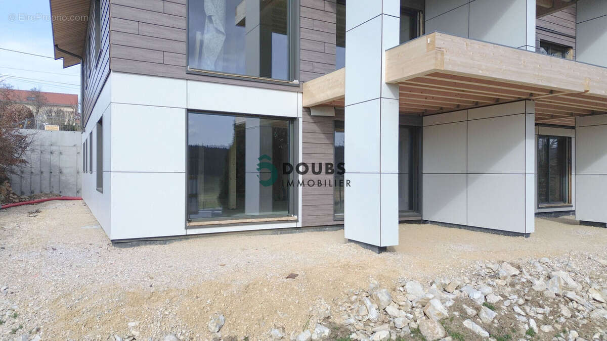 Appartement à FOURNETS-LUISANS