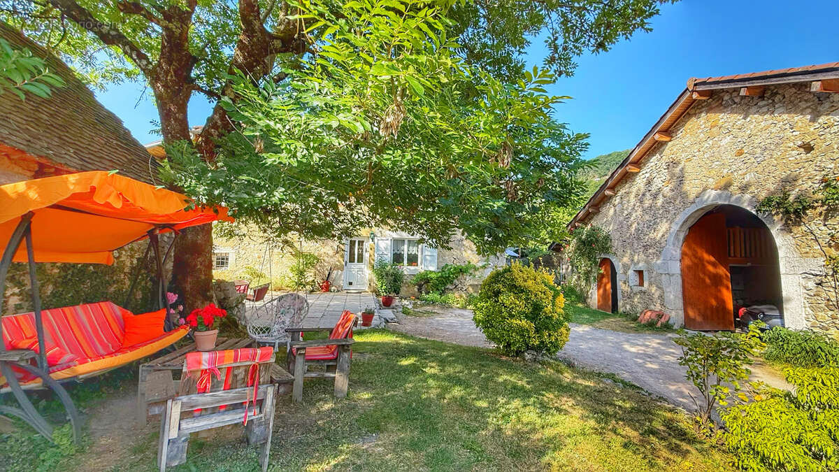 Maison à SAINT-AUPRE