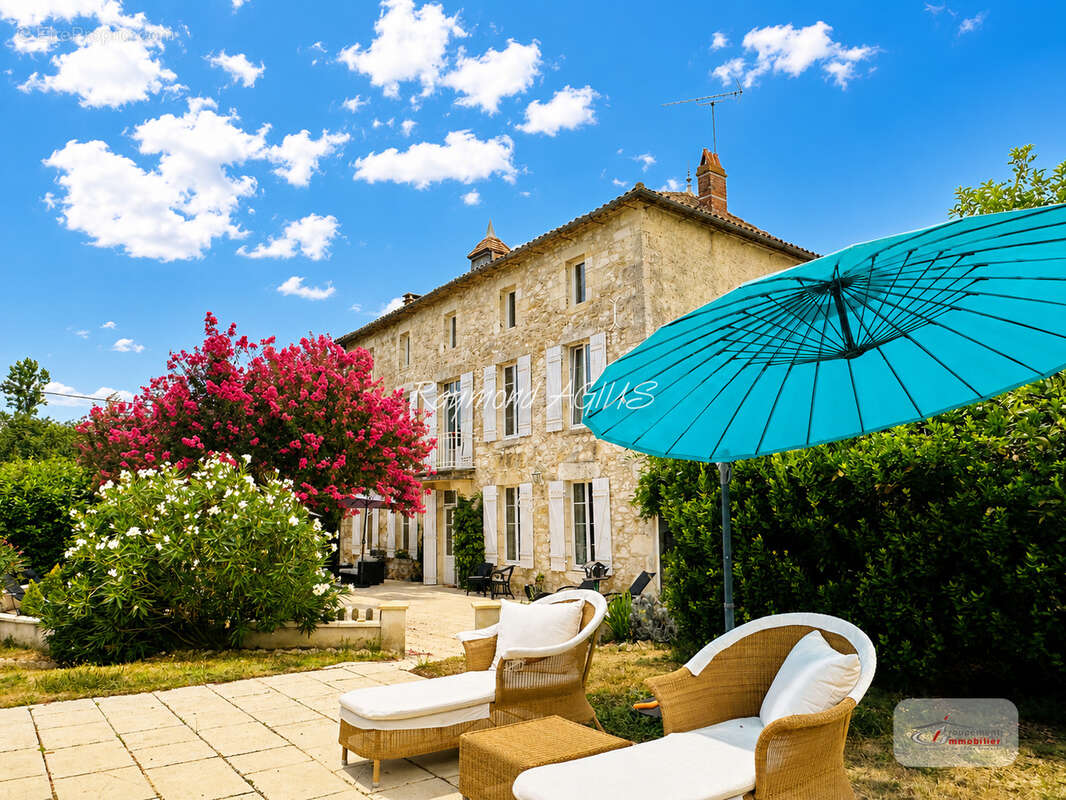 Une Élégante Maison de Maître au Cœur du Vignoble de Dordogne - photo 4