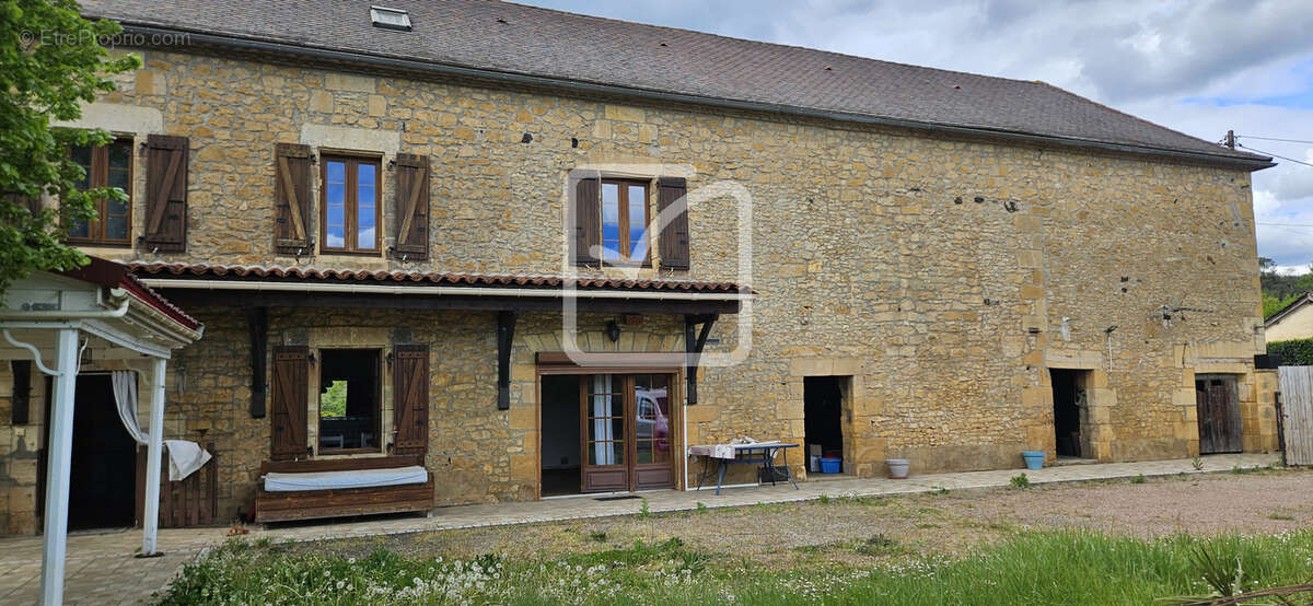 Maison à CARSAC-AILLAC