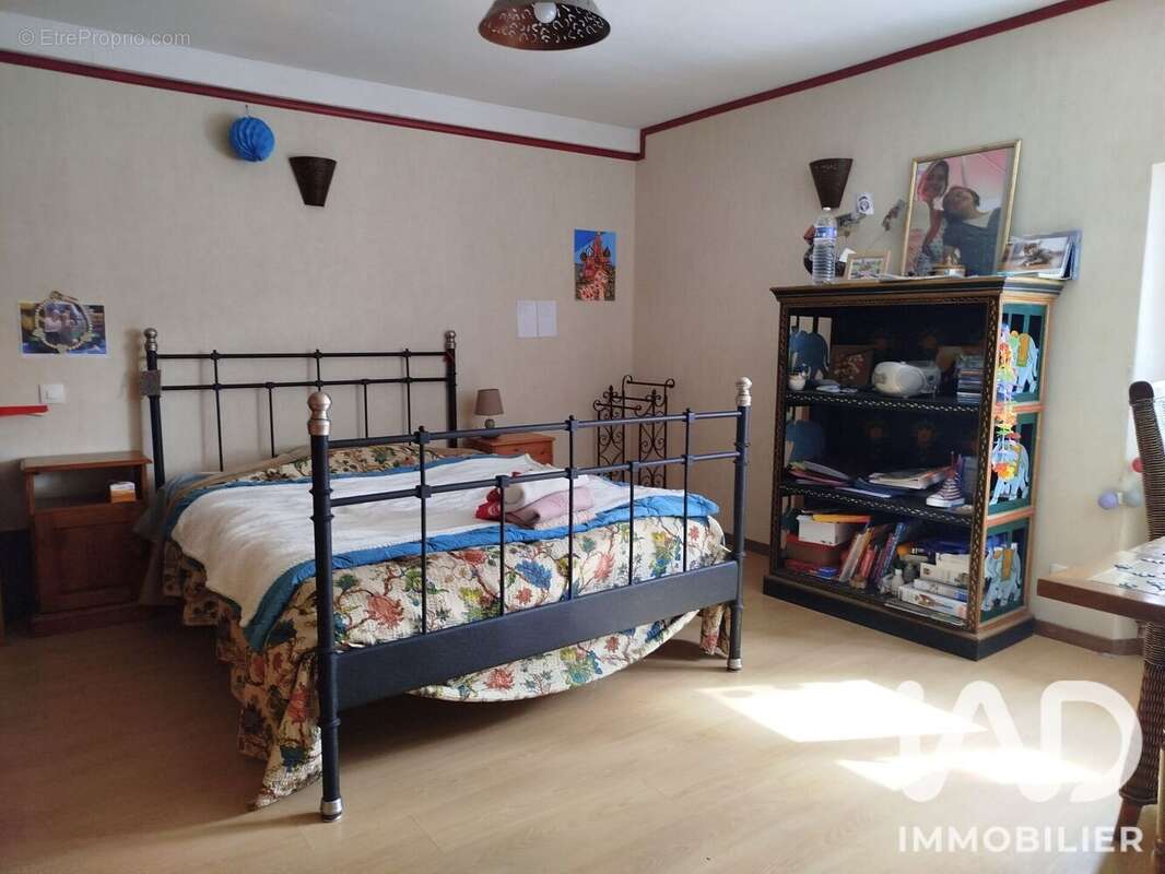 Maison 188 m² à Saint-Aubin-Des-Coudrais  - photo 7
