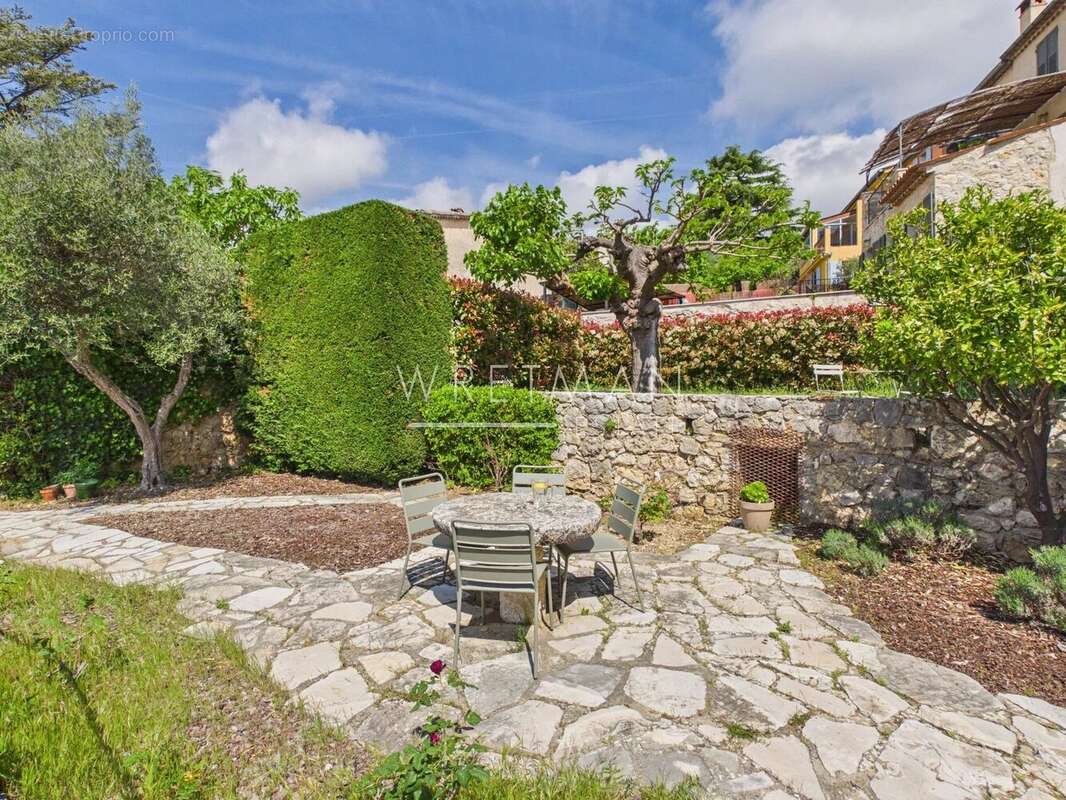Maison à CHATEAUNEUF-GRASSE