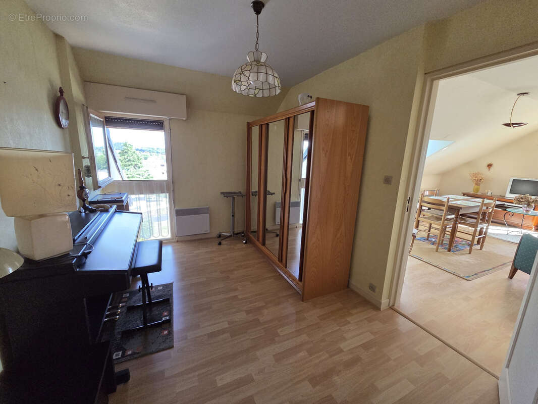 Appartement T3 64 m2 balcon cave et parking - photo 4