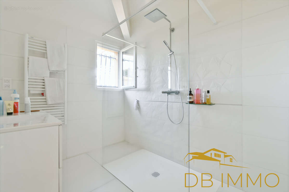 Maison à CHATEAUNEUF-DE-GADAGNE