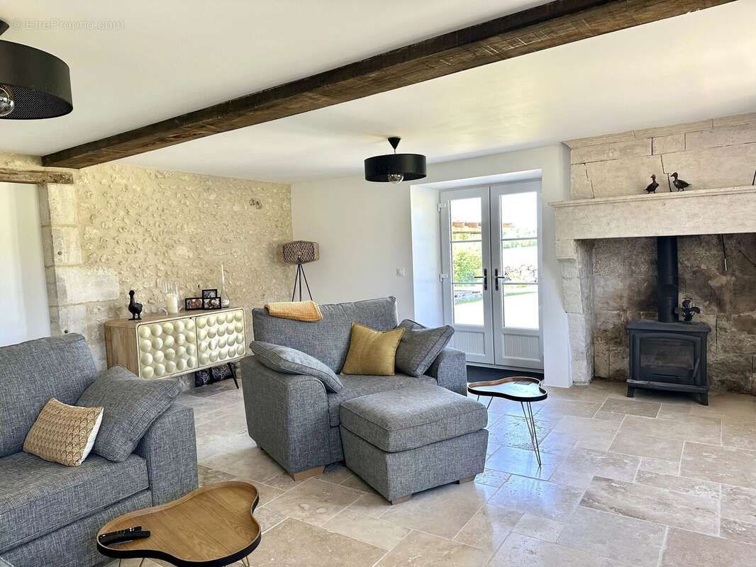 Maison de campagne rénovée avec piscine et grange séparée - photo 7