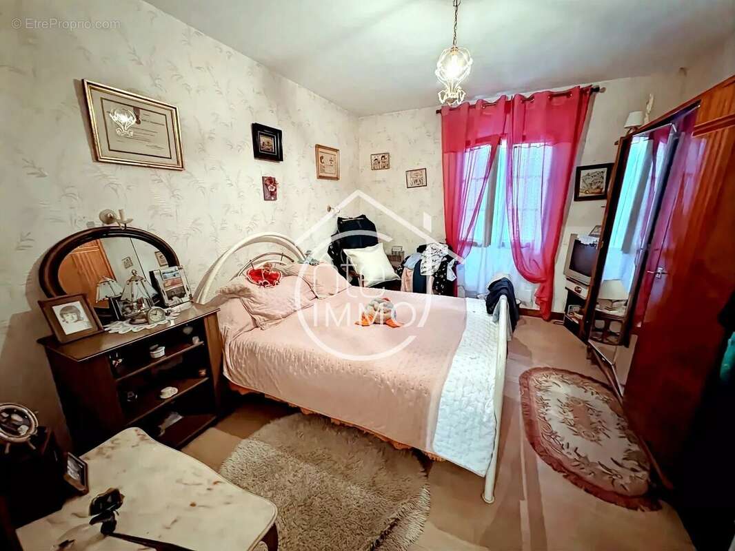 SAINT-PIERRE-D'EYRAUD : Maison de village 4 pièces de 118m² avec jardin - photo 8