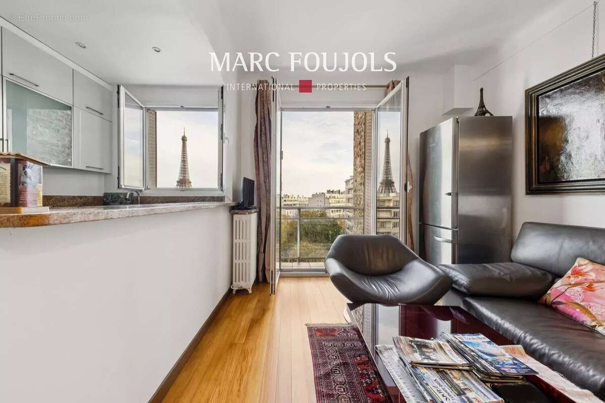 Appartement à PARIS-16E