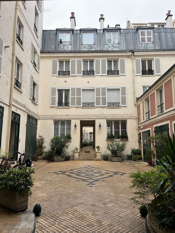Appartement à PARIS-8E