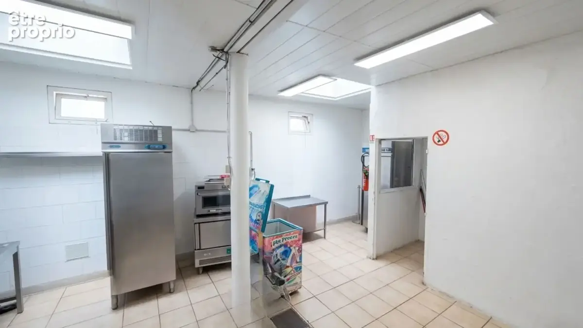 Commerce 250 m² à vendre à Vidauban (83550) - photo 8