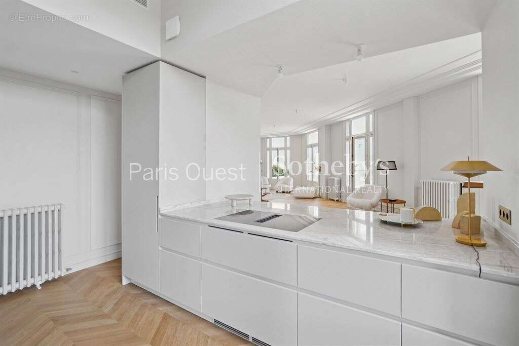 Appartement à PARIS-16E