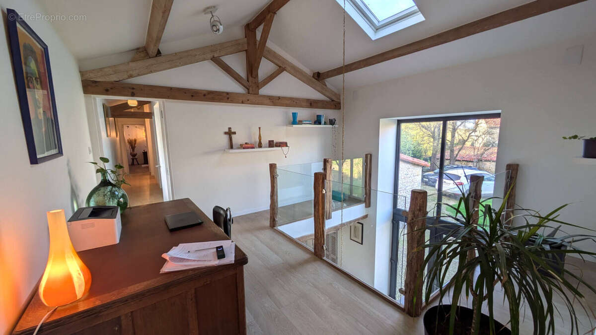 Maison à MAUPREVOIR