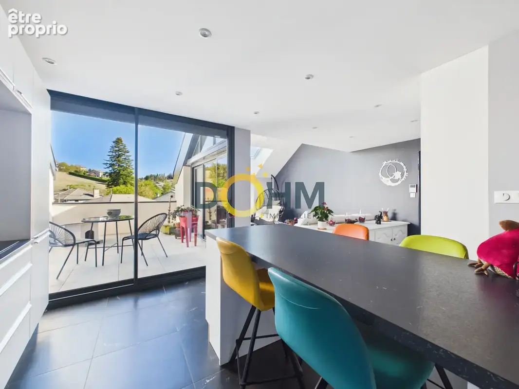 Centre-ville d'Yssingeaux - Duplex de 80,62 m2 avec terrasse, cave et place de stationnement. - photo 9
