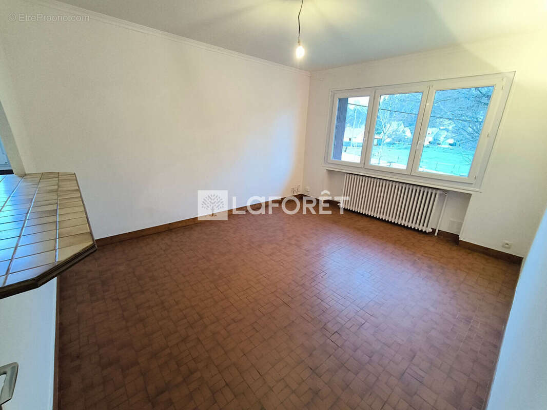 Maison à OINVILLE-SUR-MONTCIENT