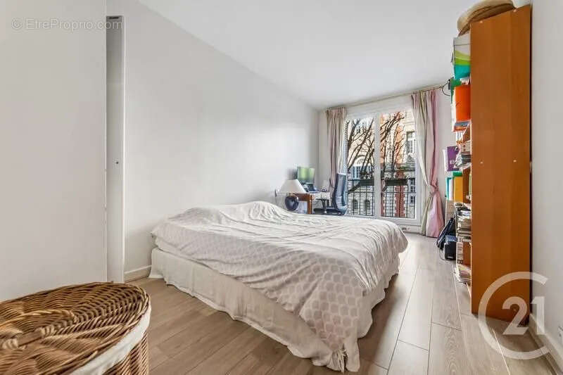 Appartement à NEUILLY-SUR-SEINE