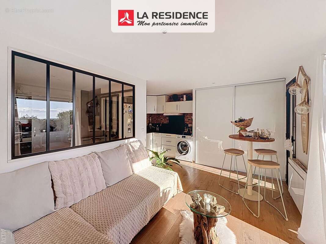 Appartement à ROQUEBRUNE-SUR-ARGENS